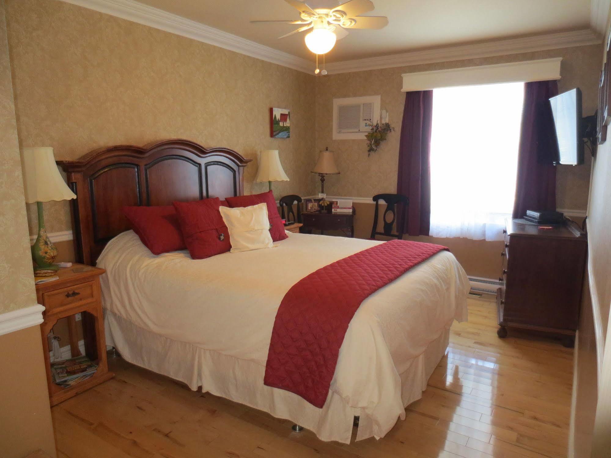Au Nidaigle Bed and Breakfast Saint-Basile Exteriör bild