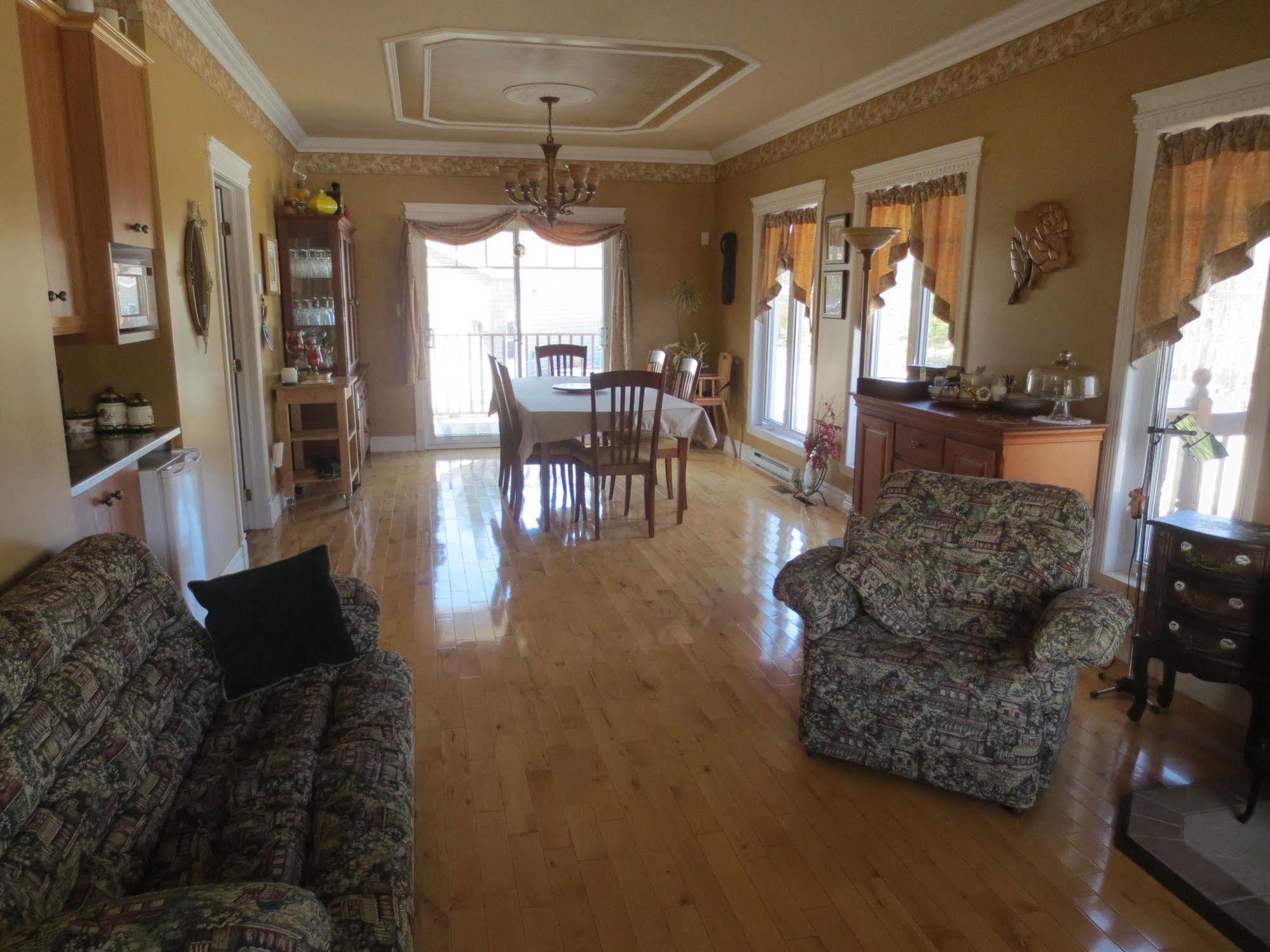 Au Nidaigle Bed and Breakfast Saint-Basile Exteriör bild